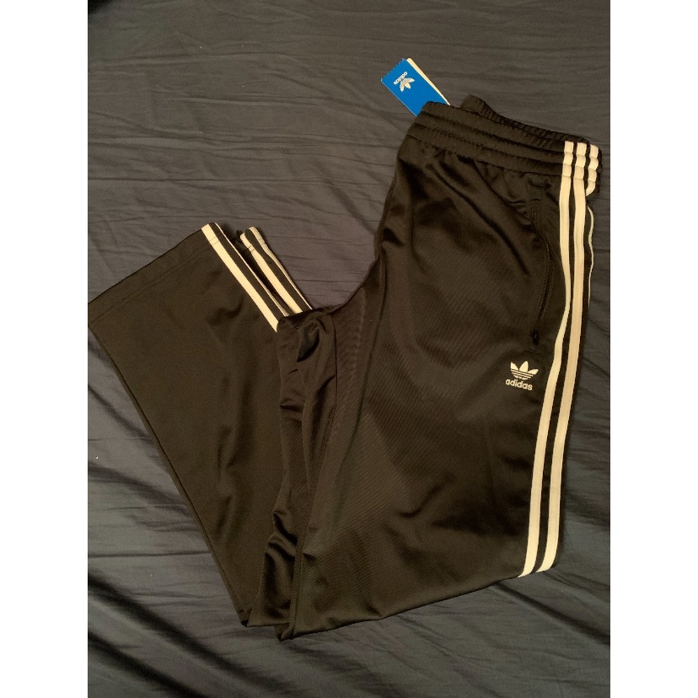 Men’s size large adidas sweats new with tags